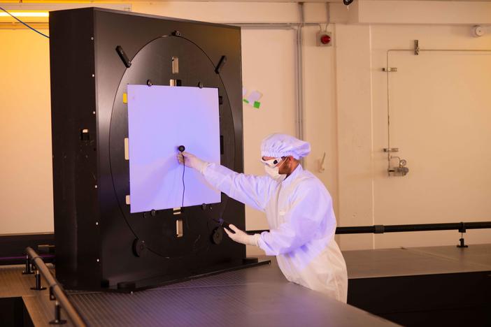 Messung der Strahlhomogenität auf dem Großformathalter für Laser-Interferenzlithografie